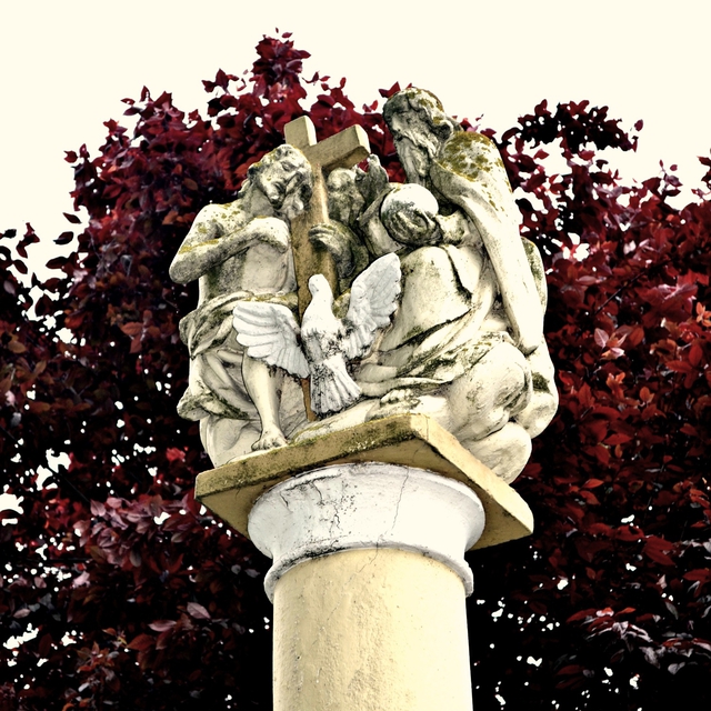 Szenthromsg szobor - Szil