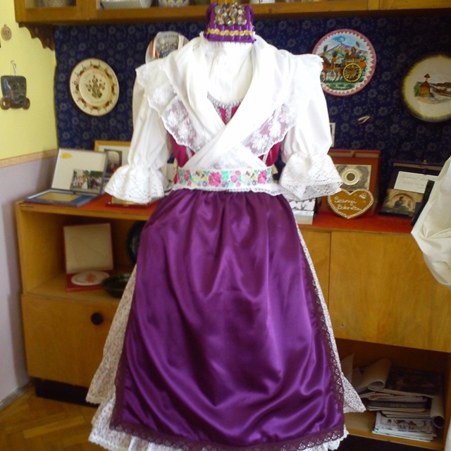 A szanyi Bokrta tnccsoport j ruhkat kapott 2014